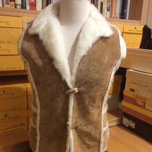 Super cozy vest. Suede and faux fur. Size S.